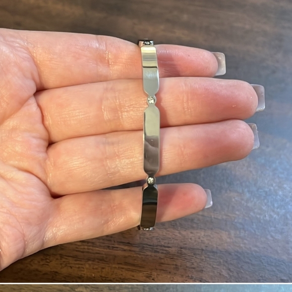 Elegant Silver Bracelet - Picture 3 of 4